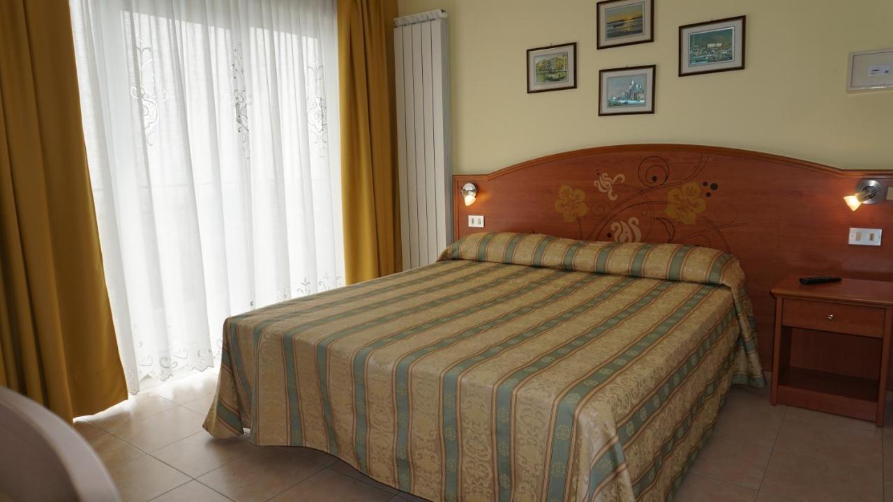 Ideal Hotel 3*
