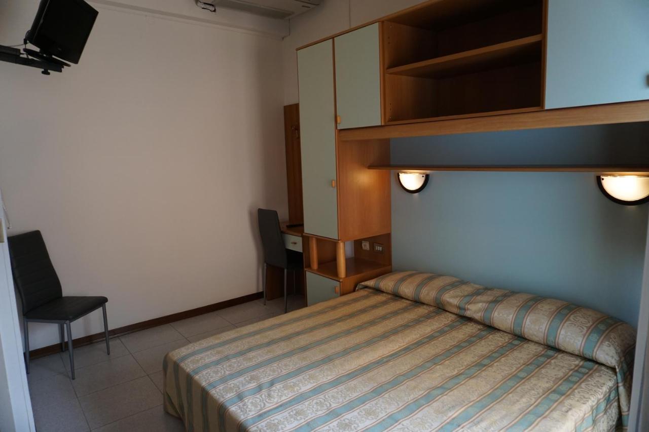 Ideal Hotel