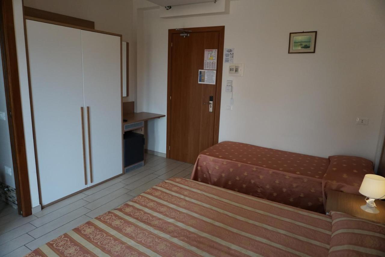 Ideal Hotel