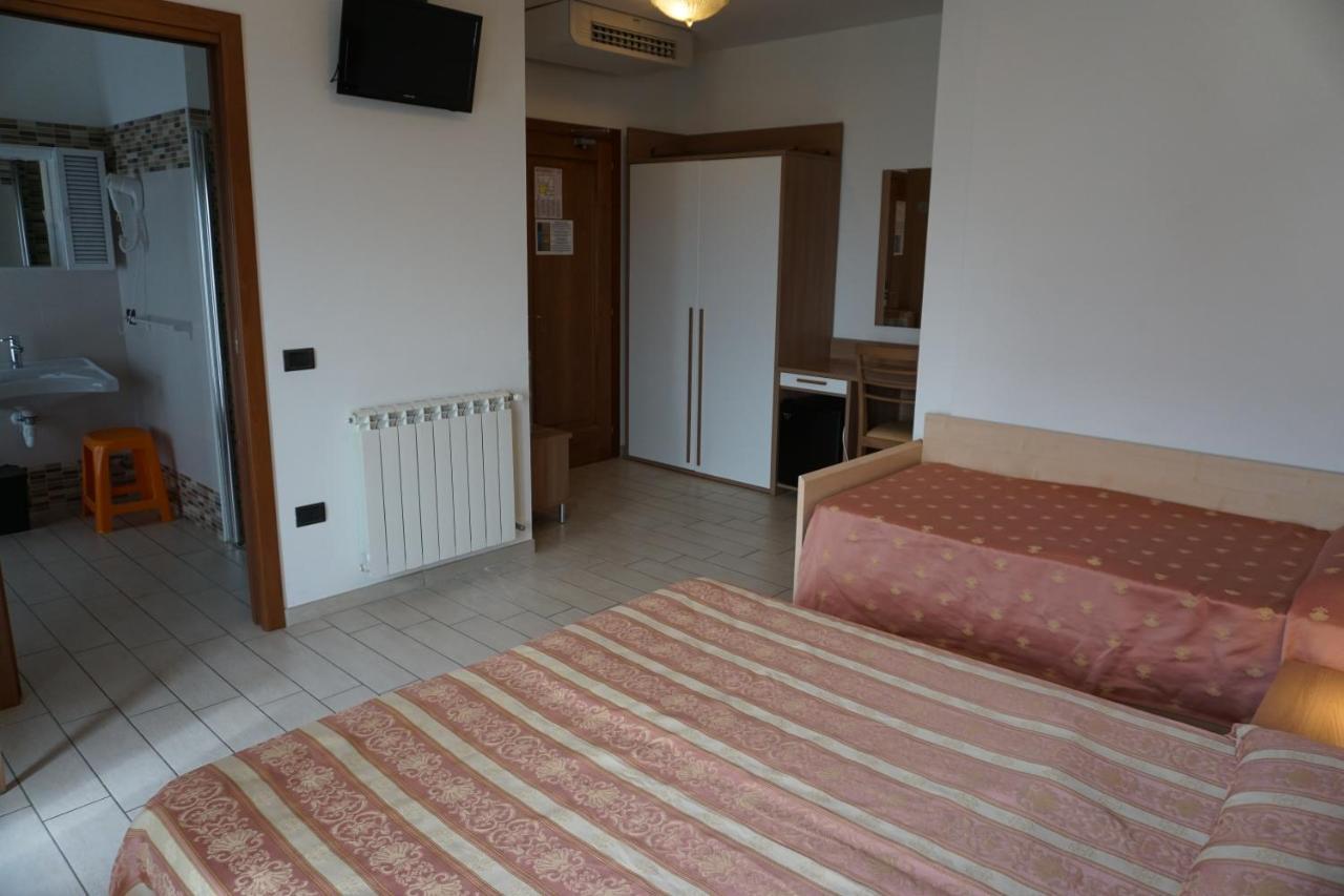 Ideal Hotel