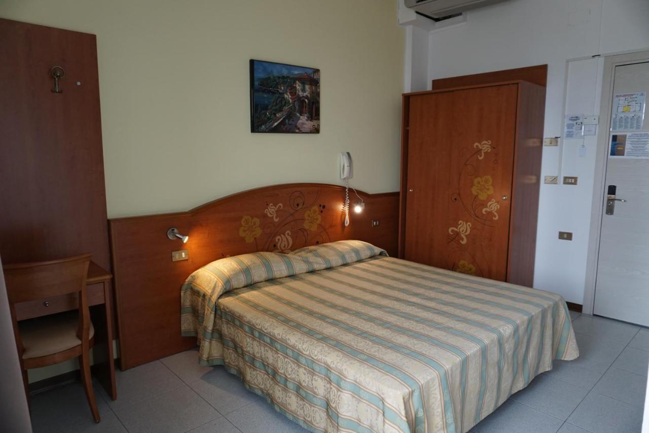Hotel Ideal 3*
