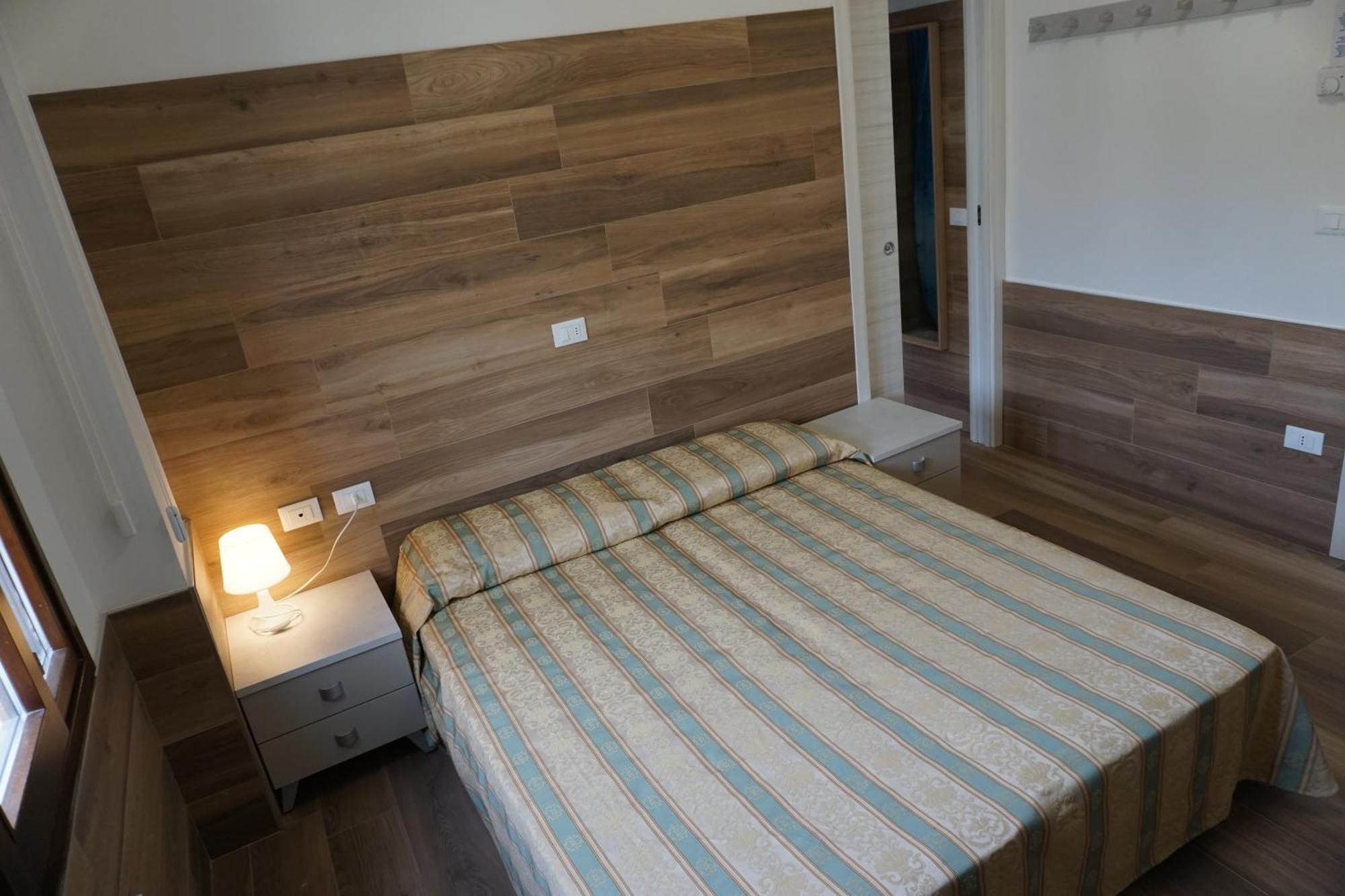 Ideal Hotel 3*